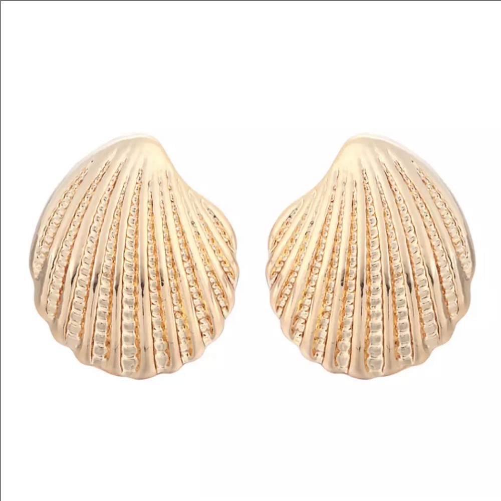 Gold Shell Earrings - Picture 1 of 1